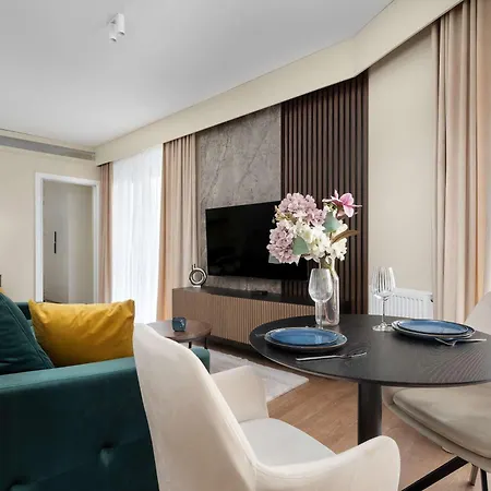 Stylish With Air Conditioning And Underground Parking By Renters