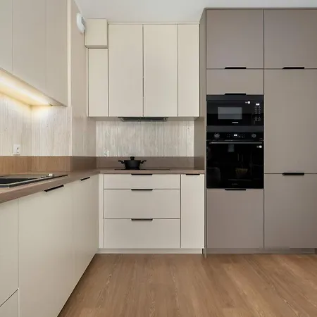 Daire Stylish With Air Conditioning And Underground Parking By Renters