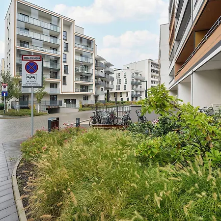 Stylish With Air Conditioning And Underground Parking By Renters