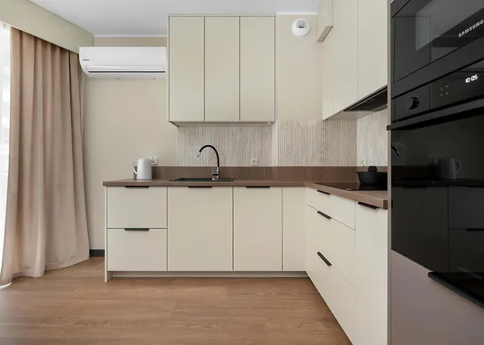 Stylish With Air Conditioning And Underground Parking By Renters 아파트