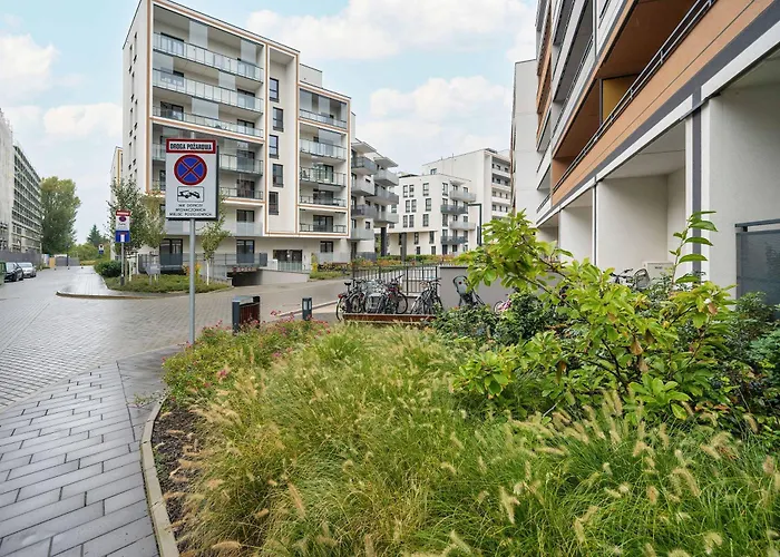 Stylish With Air Conditioning And Underground Parking By Renters